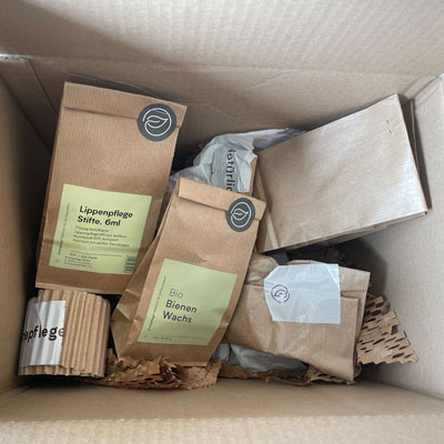 Online Shop Aromapflege Evelyn Deutsch setzt beim Versand auf umweltfreundliche Verpackung - Online Shop Aromapflege Evelyn Deutsch setzt beim Versand auf umweltfreundliche Verpackung